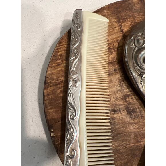 Vintage Art Nouveau silver plated dresser set mirror, brush, comb - Picture 4 of 5